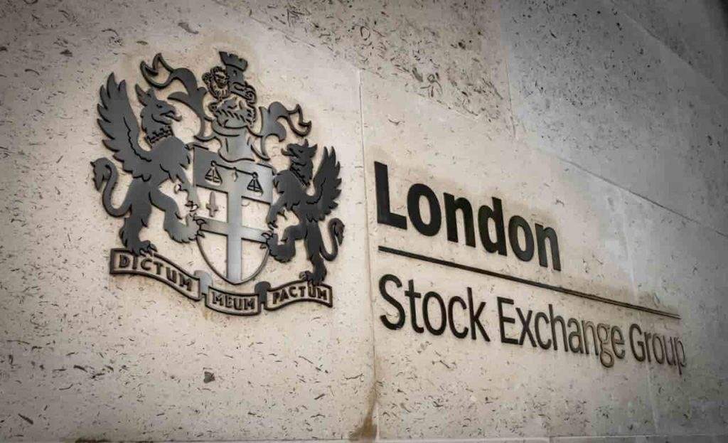 
Лондонская фондовая биржа предложит фьючерсы и опционы на биткоин 