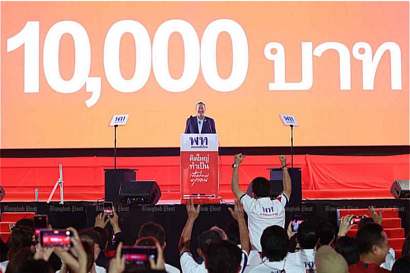 
Политик Таиланда обещает выдать каждому гражданину $300 в криптовалюте 