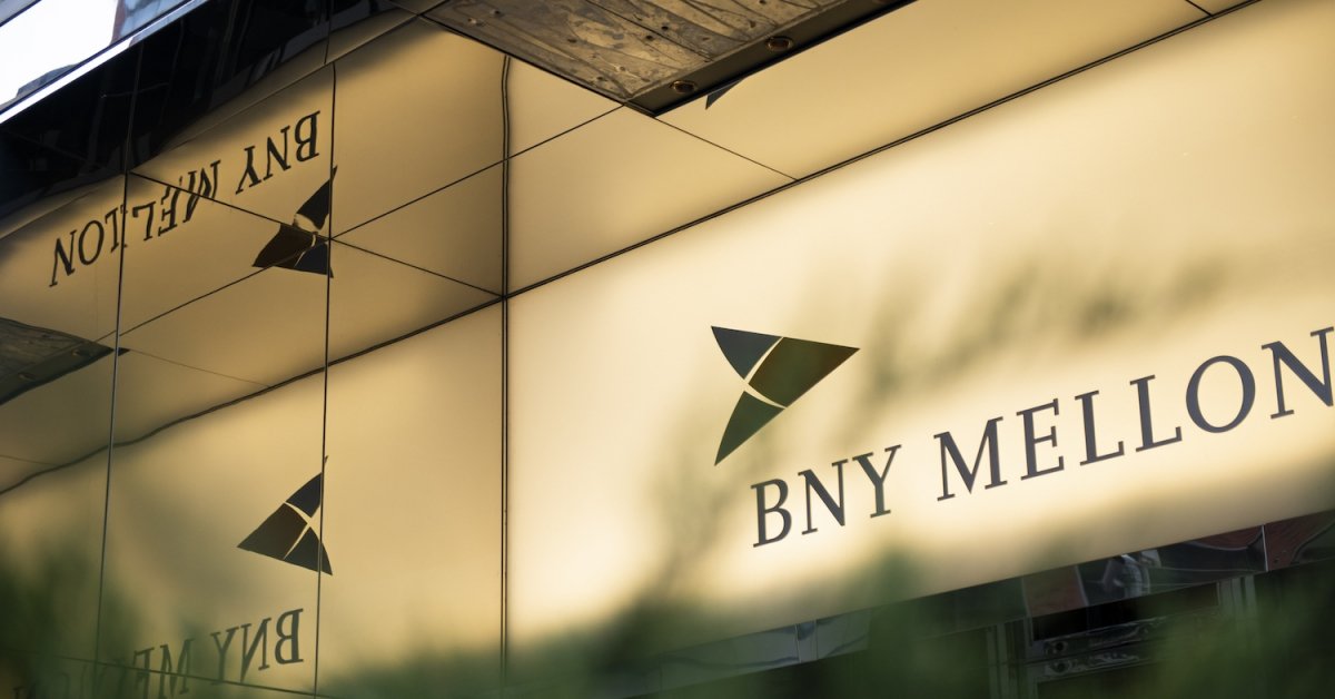 
                    Банк BNY Mellon рассчитывает получать большой доход от криптоуслуг                