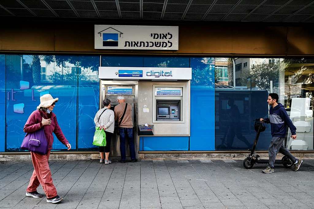 
                    Израильский банк Leumi первым внедрил торговлю криптовалютой                