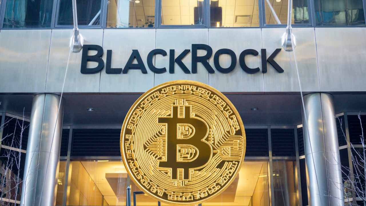 
Биткоин-ETF BlackRock исчез из списка DTCC, биткоин упал на $800                